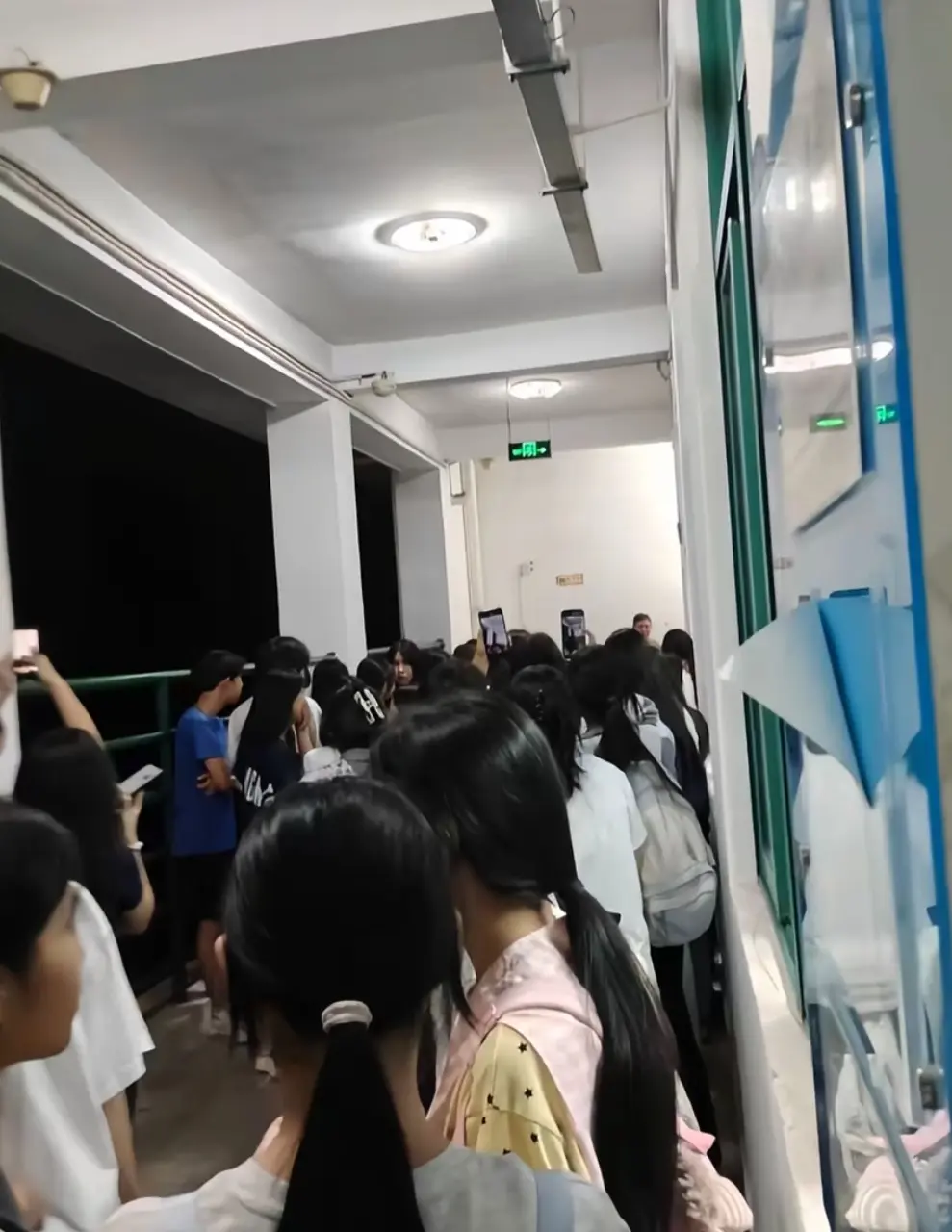 梅州市职业技术学院女厕产双胞胎天崩开局