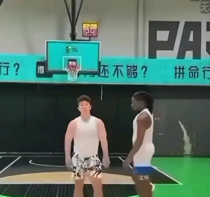 《牛教练的裤子》本以为是教低位单打结果掏的是物理教材